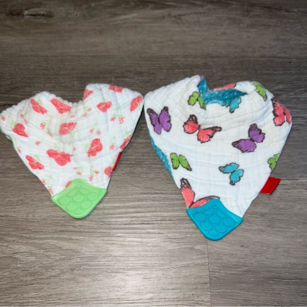 Bundle of 2 Nuby Teething Bibs
